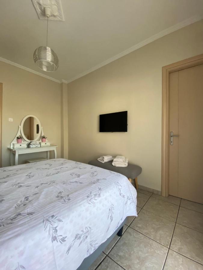 Cozy And Quiet Mini City Apartment Tríkala Exterior foto